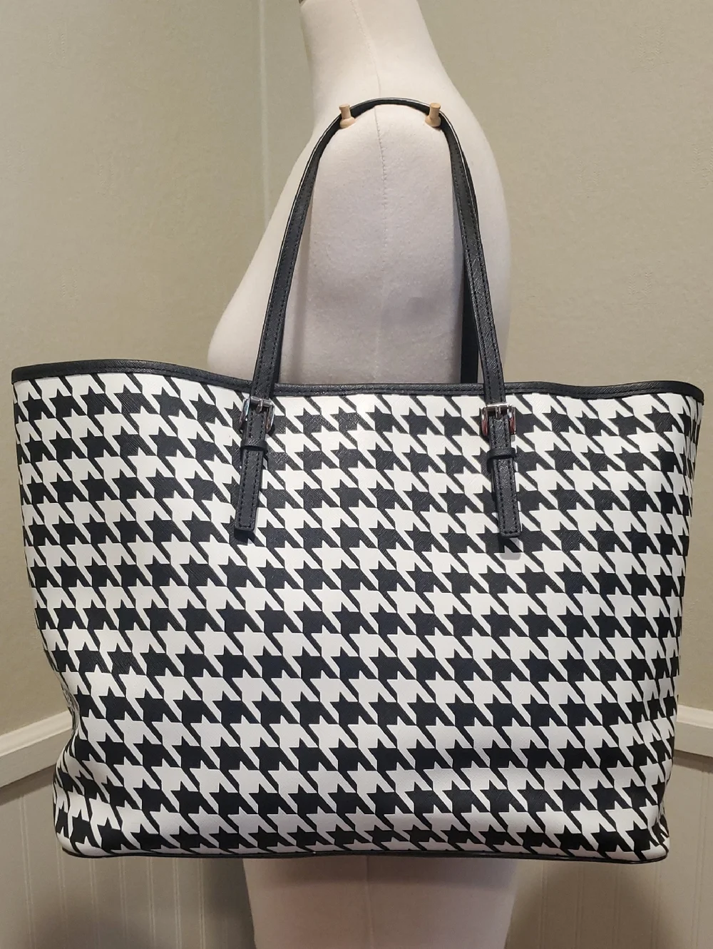 Michael Kors Large Jet Set Travel Tote Houndstooth